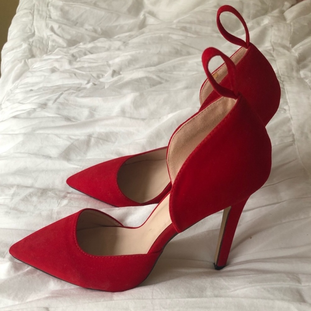 Red Pumps